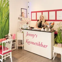 Eingangsbereich mit Jennifer Lucius in der Jenny’s Kosmetikbar